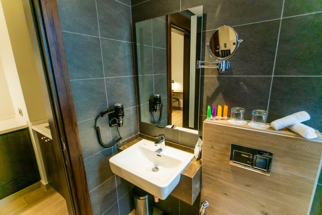 Hotel The Compass